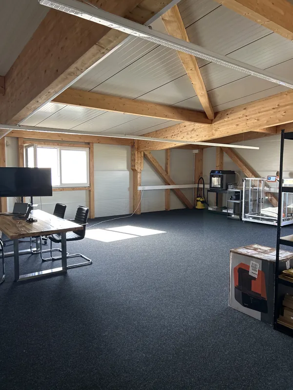 Erstes Büro und Produktionsfläche von XTRUDE3D, 2025